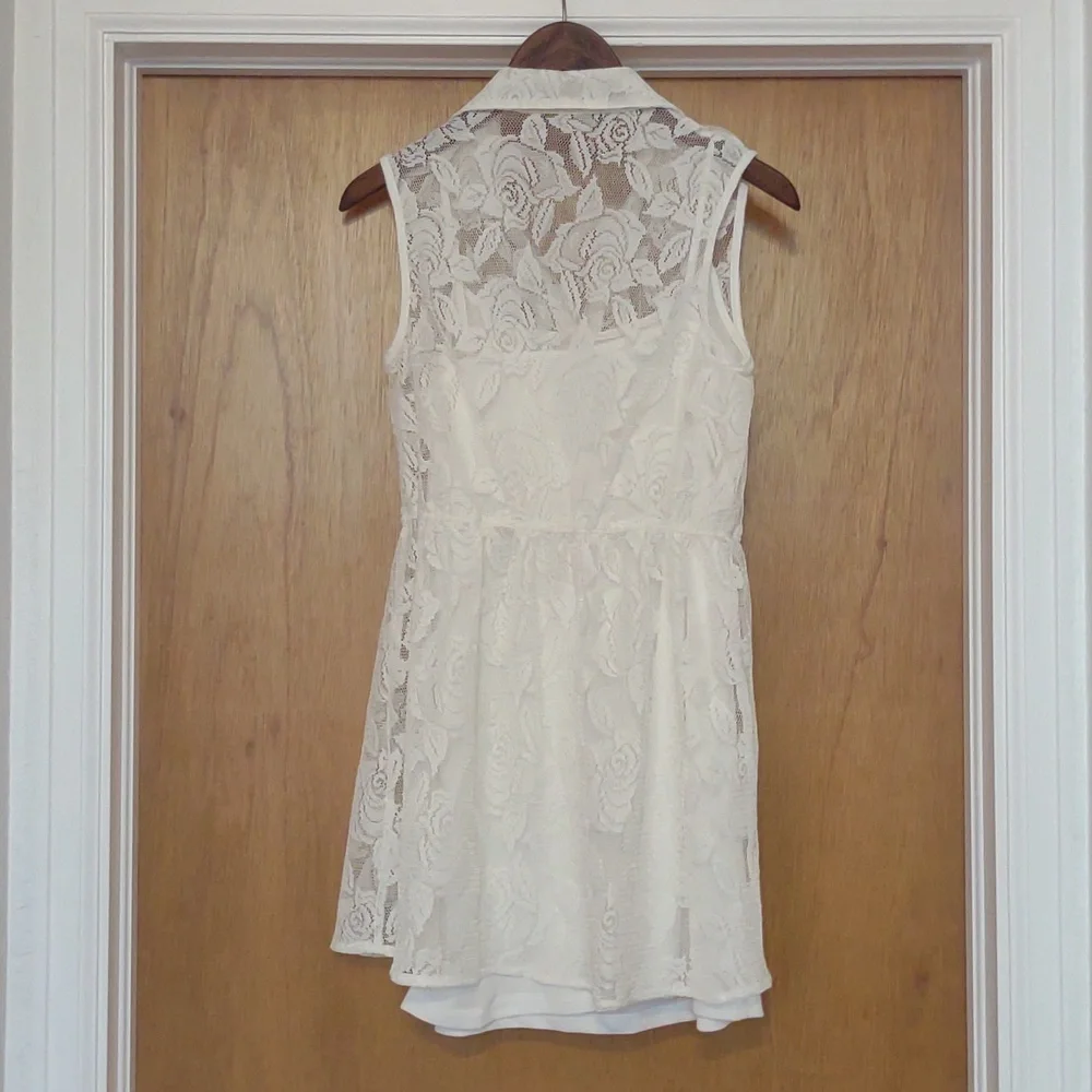 🥳 TRADED! Adorable Lace Dress - Picture 5 of 7